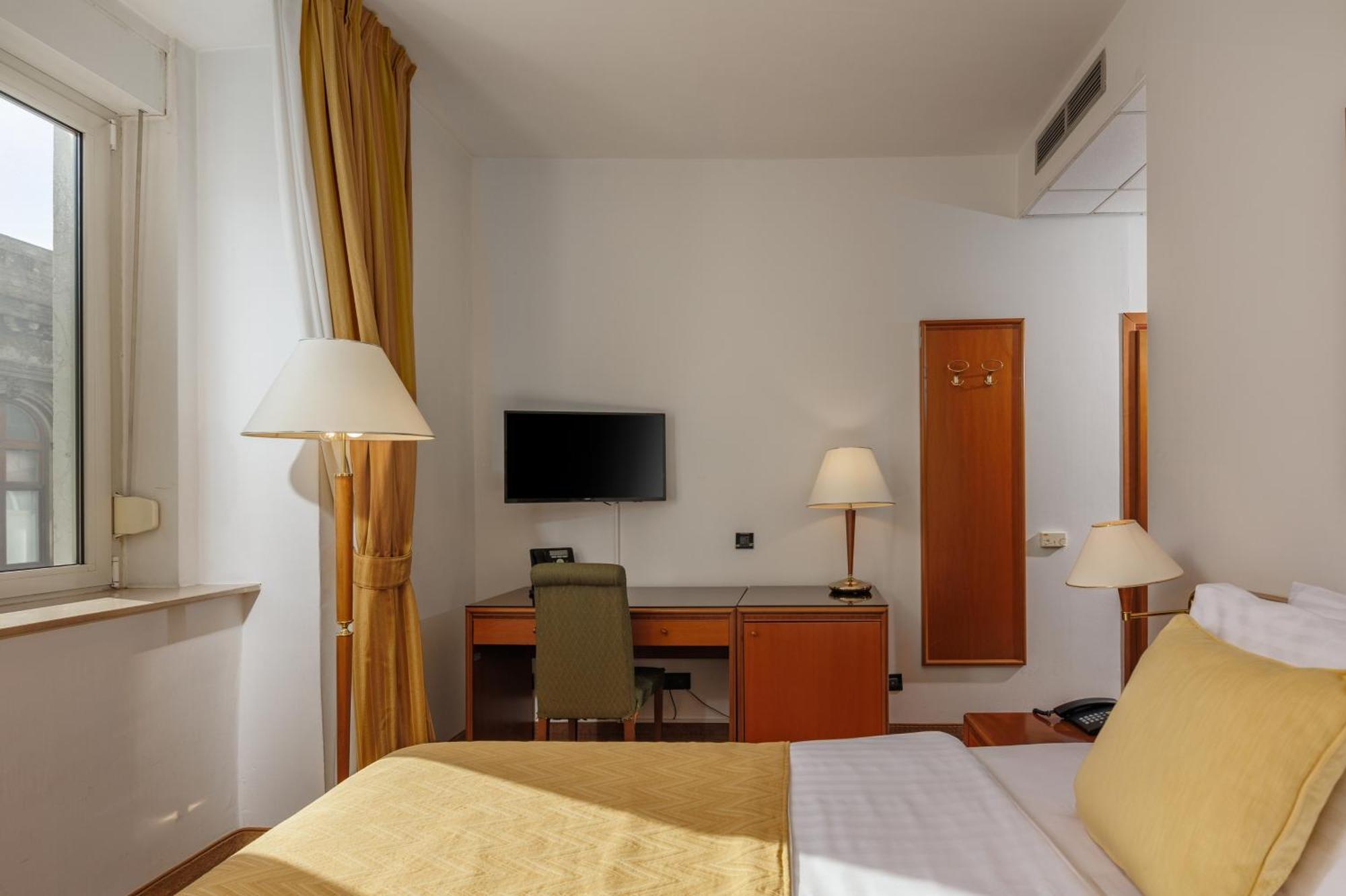 Grand Hotel Bonavia Rijeka Bilik gambar