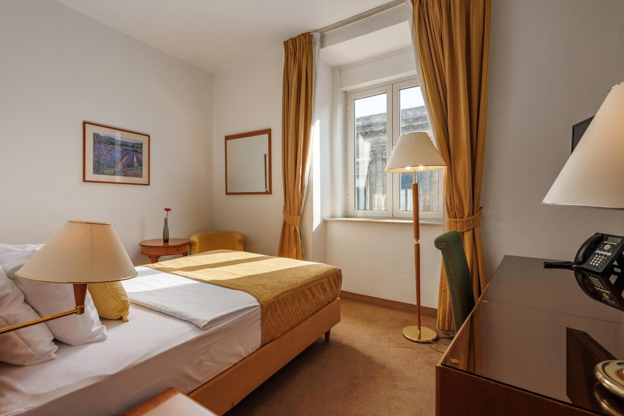 Grand Hotel Bonavia Rijeka Luaran gambar