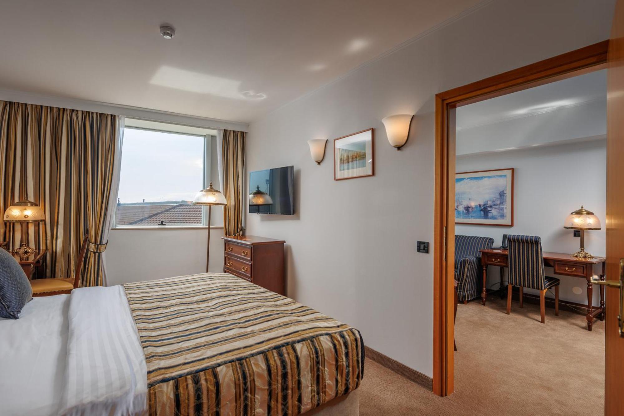 Grand Hotel Bonavia Rijeka Luaran gambar