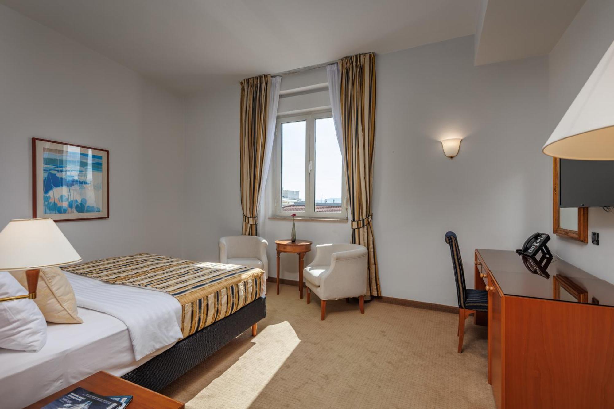 Grand Hotel Bonavia Rijeka Luaran gambar
