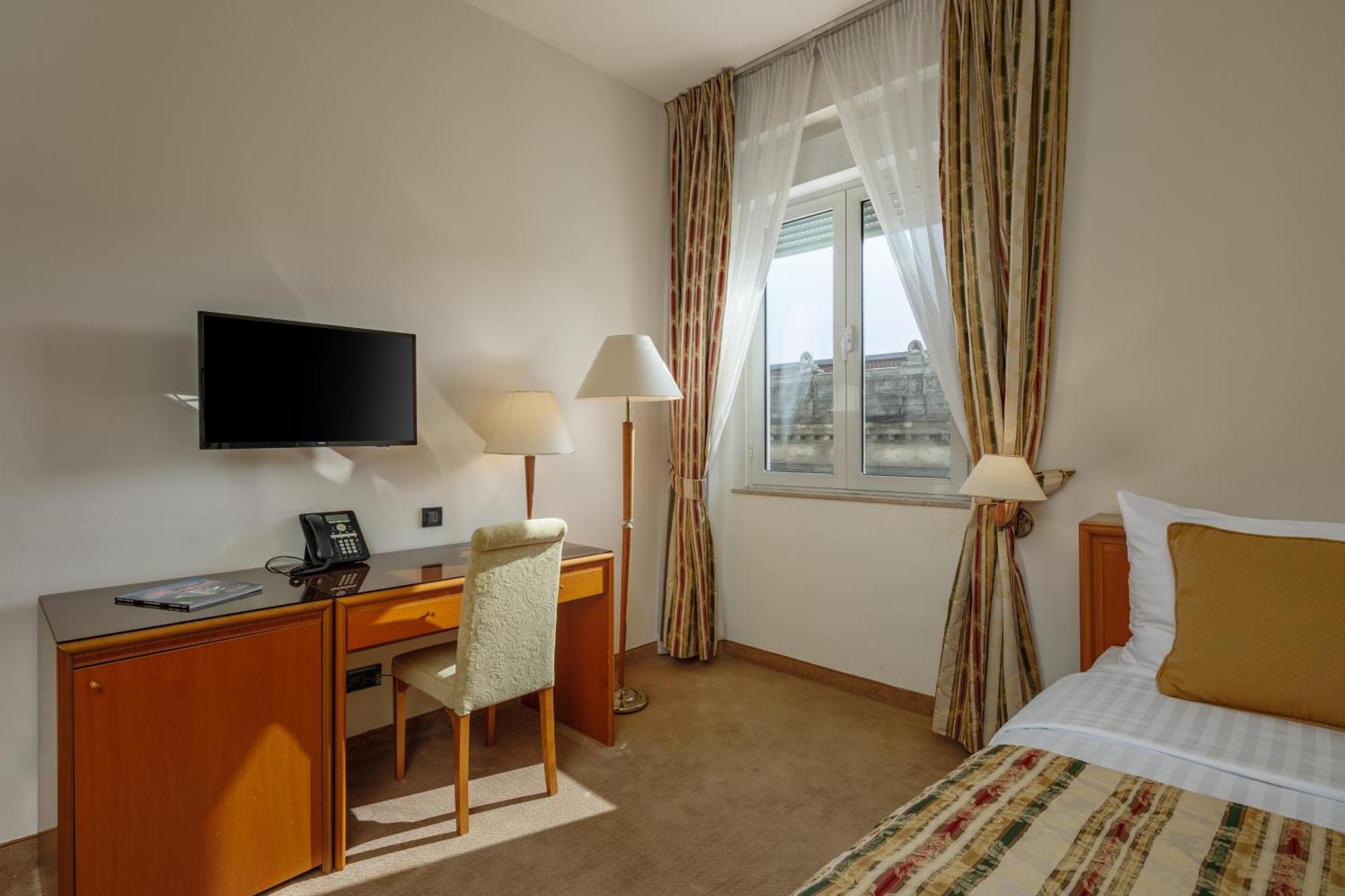 Grand Hotel Bonavia Rijeka Bilik gambar