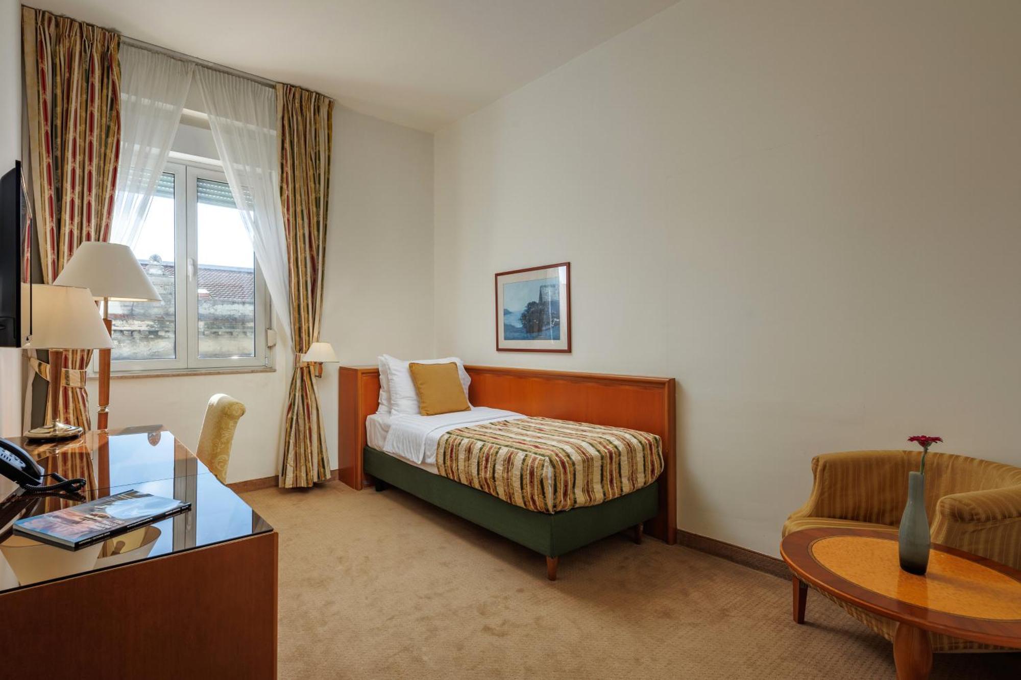 Grand Hotel Bonavia Rijeka Luaran gambar